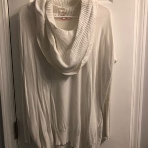 Long tunic cowlneck sweater with pockets